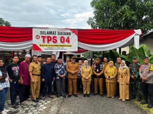 Sekda Prov. Jambi H Sudirman bersama Walikota Jambi Tinjau Kesiapan Pelaksanaan Tempat Pemungutan Suara di Kota Jambi