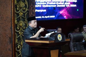 Gubernur Al Haris Jawab dan Jelaskan Pandangan Umum Fraksi DPRD