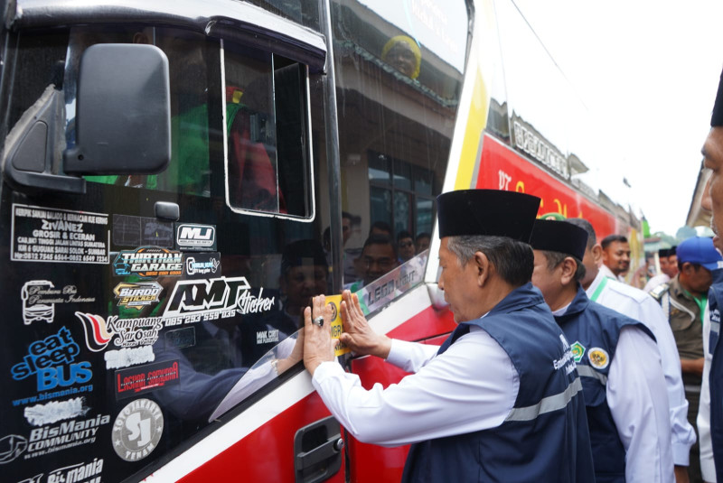 Lepas JCH Kloter 13, Wagub Sani: Jaga Fisik, Mental dan Kesehatan